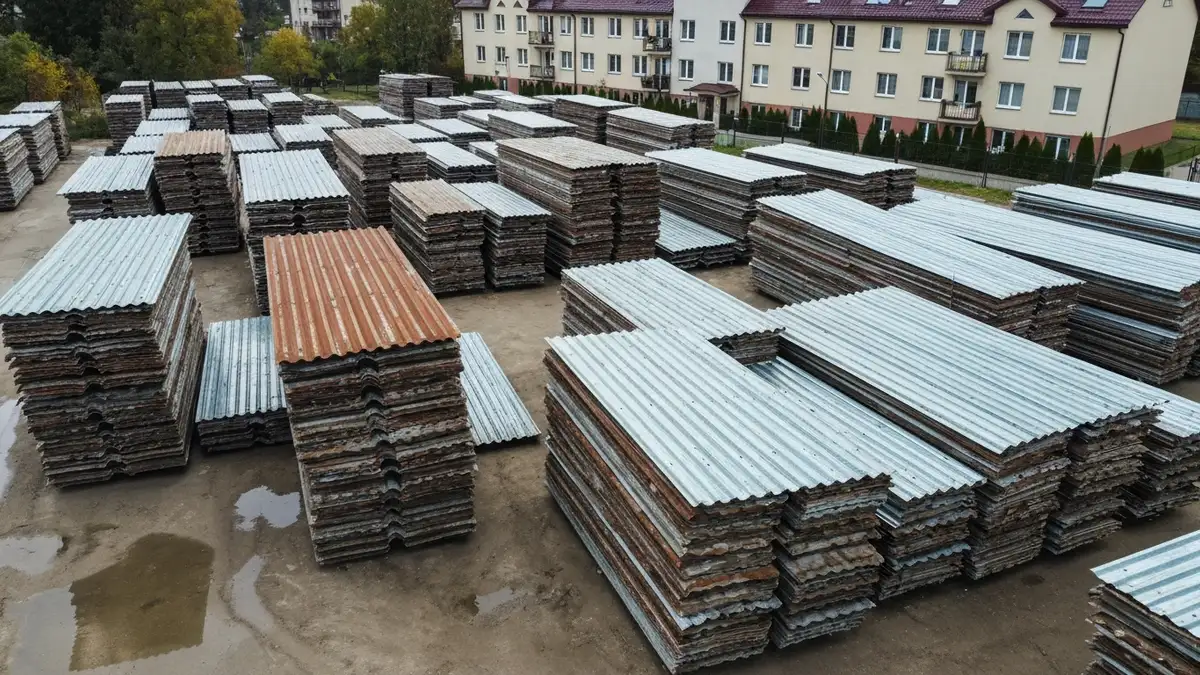 Recykling starej blachy dachowej: gdzie oddać, skup złomu i ile można zarobić w 2025